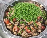 Une image de l'étape 10 de Salade de riz aux tomates, petits pois, haricots de mer et maquereaux.