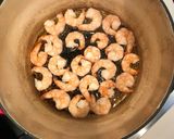 Une image de l'étape 2 de Tagliatelles sauce crémeuse épinard et crevettes.