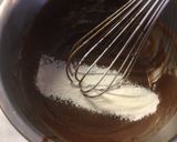 Foto del passaggio 5 della ricetta Torta di pere e cioccolato soffice