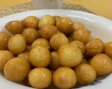 صورة لخطوة 3 من وصفة لقيمات لذيذة ومقرمشه 😍