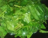 Foto langkah ke 2 dari resep Tumis Kangkung Saus Tiram.
