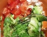 Une image de l'étape 2 de Verrine de guacamole et pamplemousse.