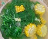 Foto langkah ke 4 dari resep Sayur Bening Bayam & Jagung Manis.