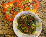 Hình bước làm 2 của món Gà xào măng tây