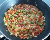 Foto del paso 3 de la receta: Arroz salteado con verduras y chorizo