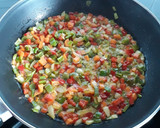 Foto del paso 3 de la receta: Arroz salteado con verduras y chorizo