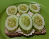 Foto langkah ke 2 dari resep Roti gandum isi telur dan timun.