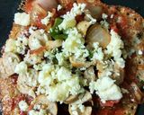 A picture of step 3 of Rava Uttapam chicken pizza.