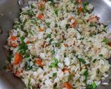 फ्राईड राईस (Fried Rice Recipe In Marathi) रेसिपी स्टेप 6 फोटो