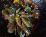 Foto langkah ke 3 dari resep Kerang Hijau Saus Padang.