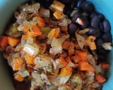 Foto del paso 4 de la receta: Frijoles (porotos negros) guisados brasileños