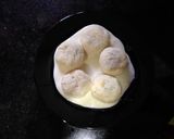 A picture of step 3 of Bread Dahi Bhalla.