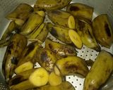 Foto langkah ke 1 dari resep Banana cheese ball.