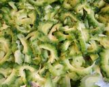 A picture of step 1 of Karela qeema.