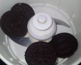 A picture of step 1 of Oreo double layer chocolate bar.