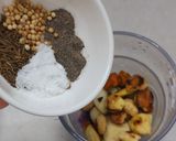 Foto langkah ke 1 dari resep Soto Kudus.