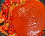 Foto del paso 3 de la receta: Tallarines con pimientos y aceitunas