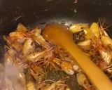 A picture of step 3 of Prawn head and noodle soup.