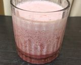 Foto langkah ke 3 dari resep Strawberry Milkshake.