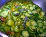 Foto del passaggio 3 della ricetta Tagliolini, crema di zucchine e pinoli con fiori croccanti
