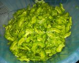 Foto langkah ke 2 dari resep 170. Tumis Paria (Oseng-Oseng Pare).