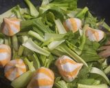 Foto langkah ke 3 dari resep Tumis Pakcoy Dumpling.
