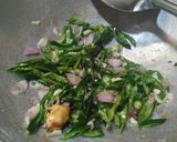 Foto langkah ke 2 dari resep Tumis tongkol suwir cabe ijo.