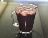Foto del paso 4 de la receta: Cóctel de vino con cerezas y frutillas