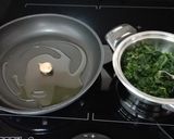 Foto del passaggio 2 della ricetta Ravioli con ricotta e spinaci