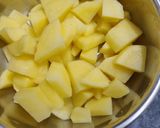 आलू लौकी की सब्जी (Aloo lauki ki sabzi recipe in Hindi) रेसिपी चरण 1 फोटो