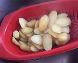 Une image de l'étape 7 de Salade de pommes de terre aux œufs oignons nouveaux moutarde et herbes.