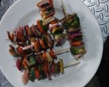 Foto del paso 4 de la receta: Brochetas de🥩🥓 res al grill 🍄🍅🥦