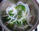 Foto del paso 3 de la receta Boquerones al horno con de salsa de picadillo de tomates