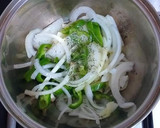 Foto del paso 3 de la receta: Boquerones al horno con de salsa de picadillo de tomates