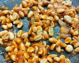 Foto del passaggio 7 della ricetta Panna cotta zafferano e arachidi caramellati