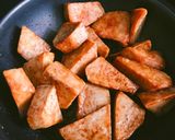 Hình bước làm 4 của món Khoai Môn Chiên Mắm Đường