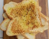 Foto langkah ke 5 dari resep Garlic bread simple.