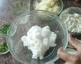 A picture of step 4 of Sabudana chilla with Hari chutney.