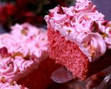 ரொமான்டிக் ரோஸ்மில்க் கேக் (Romantic rosemilk cake recipe in tamil) ரெசிபி ஸ்டேப் 16 புகைப்படம்
