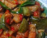 Foto langkah ke 3 dari resep Tumis terong lalap campur cumi asin.