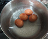 Foto del paso 1 de la receta: Lomo de cabeza de cerdo, con huevos rellenos, olla express