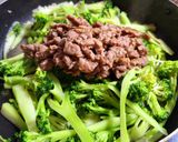 Hình bước làm 4 của món Lơ xanh(bông cải xanh) xào thịt bò