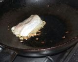 Foto del paso 4 de la receta: Filet de merluza con costra de papas