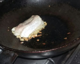 Foto del paso 4 de la receta: Filet de merluza con costra de papas