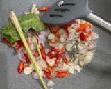 Foto langkah ke 3 dari resep Oseng Kentang Pedas Manis.