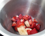 Foto del paso 2 de la receta: Batido de fresa y plátano (mycook touch)