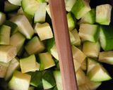 Foto del paso 1 de la receta: Pastel de dos zapallitos (redondo y calabacín o zucchini) 🧅sin gluten y con aroma a fiesta 🌾