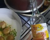 Foto del paso 2 de la receta: Chuleta de cerdo con miel y papines al verdeo
