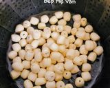 Hình bước làm 3 của món Chè hạt sen long nhãn