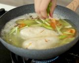 Foto langkah ke 6 dari resep Mie Kuah Ayam Labu Siam Devina Hermawan.